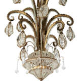 A FRENCH CUT-GLASS CHANDELIER - Foto 4