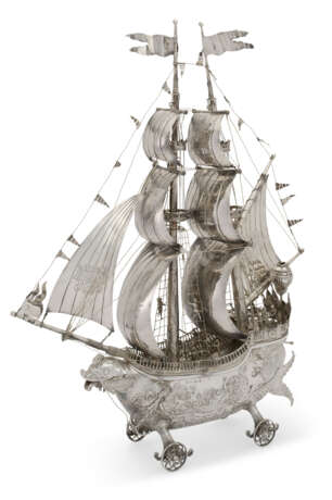 A LARGE GERMAN SILVER TWO-MASTED NEF - Foto 2