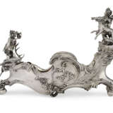 A LARGE AUSTRIAN SILVER CENTERPIECE BOWL - Foto 2