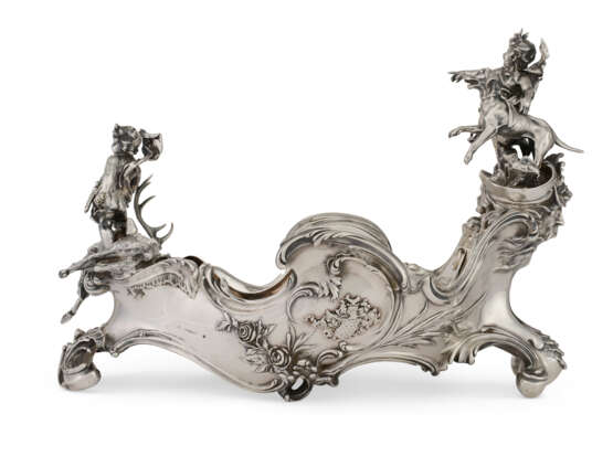 A LARGE AUSTRIAN SILVER CENTERPIECE BOWL - Foto 2