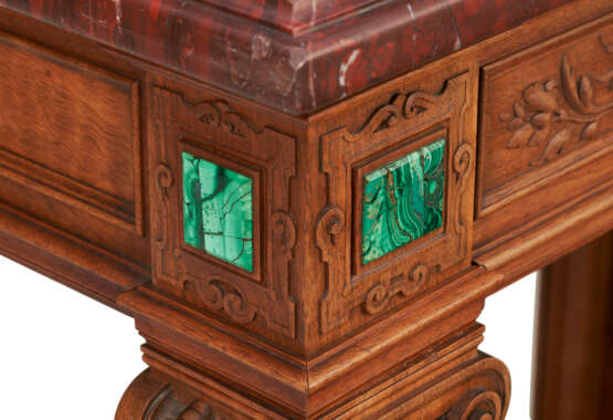 A FRENCH MALACHITE-INSET CARVED WALNUT CONSOLE TABLE - Foto 6