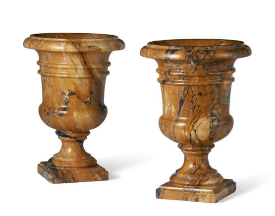 A PAIR OF ITALIAN GIALLO ANTICO URNS - photo 1