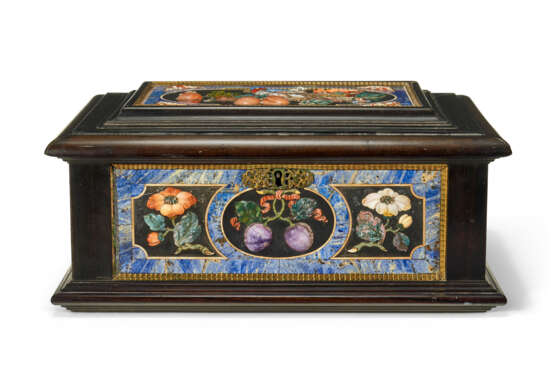 AN ITALIAN GILT-BRONZE MOUNTED, EBONY AND PIETRA DURA CASKET - photo 2