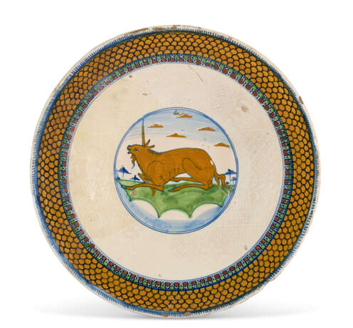 AN ITALIAN MAIOLICA DISH - фото 1