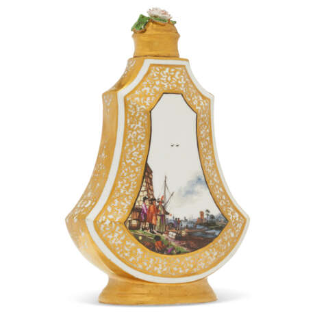 A MEISSEN PORCELAIN SCENT-BOTTLE AND COVER FROM THE GLÜCKSBURG TOILET-SERVICE - фото 1