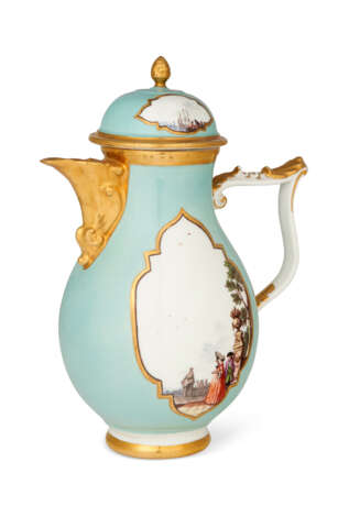 A MEISSEN PORCELAIN CELADON-GROUND COFFEE POT AND COVER - фото 1