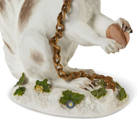 A MEISSEN PORCELAIN MODEL OF A SQUIRREL - фото 5