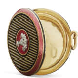 A JEWELED, GUILLOCHÉ AND CHAMPLEVÉ ENAMEL GOLD COMPACT - photo 3