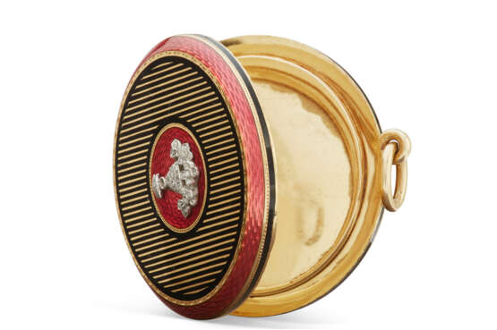 A JEWELED, GUILLOCHÉ AND CHAMPLEVÉ ENAMEL GOLD COMPACT - photo 3