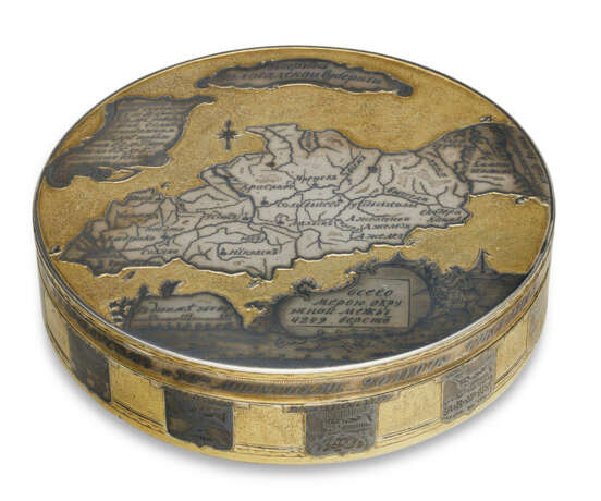 A RUSSIAN PARCEL-GILT SILVER AND NIELLO CARTOGRAPHIC BOX - photo 1