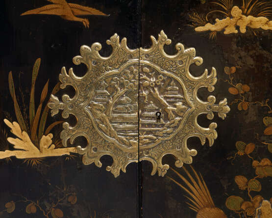 A LATE REGENCY 'ANTIQUARIAN' ORMOLU-MOUNTED BLACK-AND-GILT JAPANNED CABINET-ON-STAND - photo 6