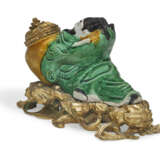 A LOUIS XV ORMOLU-MOUNTED CHINESE PORCELAIN ENCRIER - photo 4