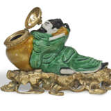 A LOUIS XV ORMOLU-MOUNTED CHINESE PORCELAIN ENCRIER - photo 5