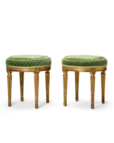 A PAIR OF LOUIS XVI GILT-WALNUT TABOURETS - photo 3