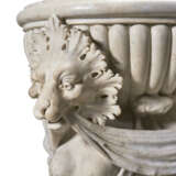 A LARGE ITALIAN CARVED MARBLE JARDINIERE - Foto 2