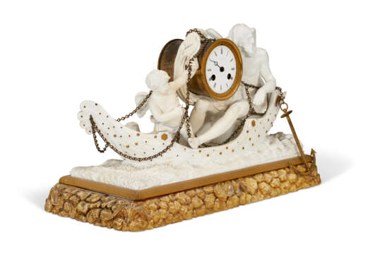 AN ORMOLU-MOUNTED PARIS (NAST) BISCUIT PORCELAIN AND GILTWOOD FIGURAL MANTEL CLOCK - Foto 2