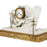 AN ORMOLU-MOUNTED PARIS (NAST) BISCUIT PORCELAIN AND GILTWOOD FIGURAL MANTEL CLOCK - Foto 3