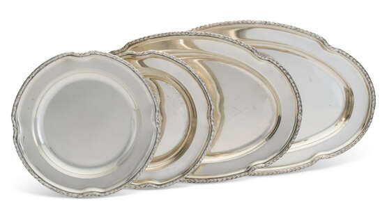 A SET OF FOUR GERMAN SILVER PLATTERS - photo 1