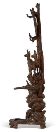 A BLACK FOREST CARVED WALNUT HUNTING TROPHY AND HALL STAND - Foto 3