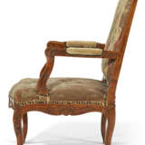 A LOUIS XV STYLE BEECHWOOD FAUTEUIL - photo 2