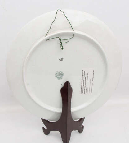 VILLEROY & BOCH METTLACH, WANDTELLER "JAPANERIN", bemaltes glasiertes Steingut, goldstaffiert, gemarkt, um 1900 - photo 2