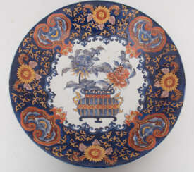 GROSSER TELLER, bemaltes glasiertes Porzellan, gemarkt, China wohl Mitte 19. Jahrhundert