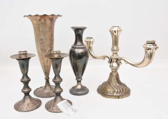 KONV. SILBER, Vasen und Kerzenständer, teils Sterling, 835er, 800er, - фото 1