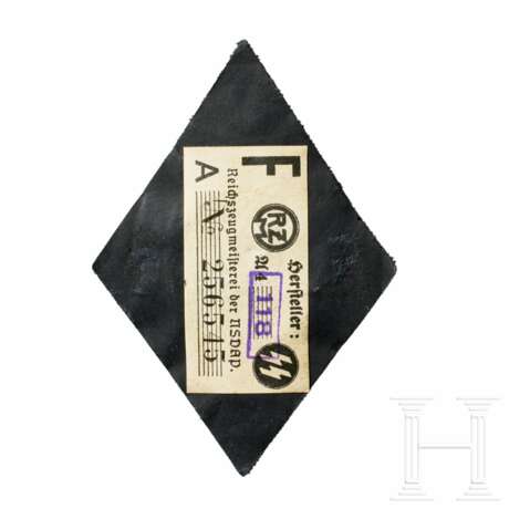 A Sleeve Diamond for Legal Service Officers - photo 1