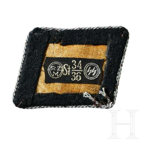 A Right Collar Tab Rune for SS VT Officers "Medical Detachment" - photo 1