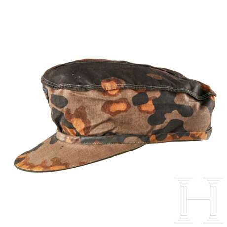 A Camouflaged Visored Field Cap for Waffen SS Enlisted/NCO - Foto 1