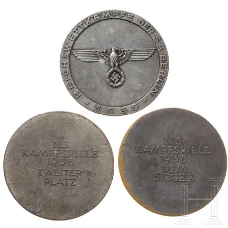 Hans Baur - zwei Plaketten NS-Kampfspiele 1938 und eine zu den SA-Reichswettkämpfen 1939 - фото 1