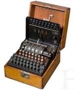 Instruments and tools. Chiffriermaschine "Enigma-G" der deutschen Abwehr, Nummer "G 193", komplett mit Holzkasten