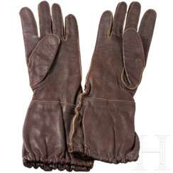 Ein Paar Handschuhe für Fallschirmschützen