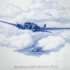 Meissen-Serviertablett "Heinkel Kampfflugzeug HE 111"