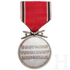 Deutsche Verdienstmedaille mit Schwertern in Silber