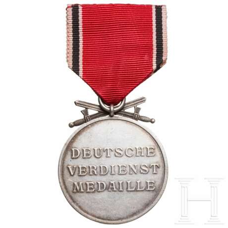 Deutsche Verdienstmedaille mit Schwertern in Silber - Foto 1