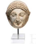 Antikes Griechenland. Archaischer Marmorkopf, Mitte 6. Jhdt. v. Chr.