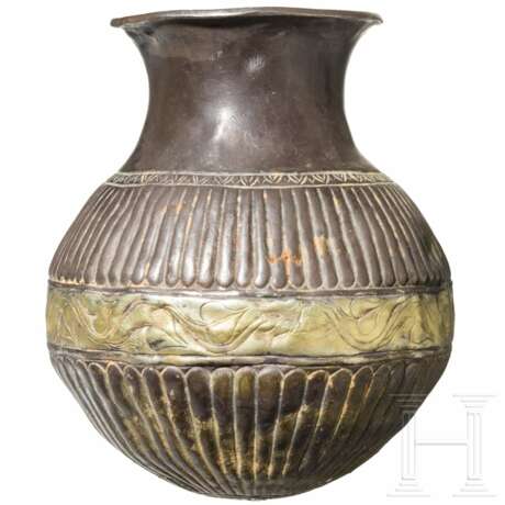 Silbergefäß mit getriebenem und geritztem Dekor, griechisch, 4. Jhdt. v. Chr. - Foto 1