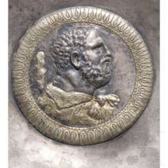 Silberteller mit Herkulesbüste, spätrömisch, Mitte 4. Jhdt. n. Chr.