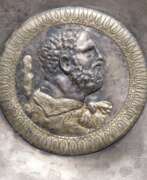 Roman Empire. Silberteller mit Herkulesbüste, spätrömisch, Mitte 4. Jhdt. n. Chr.