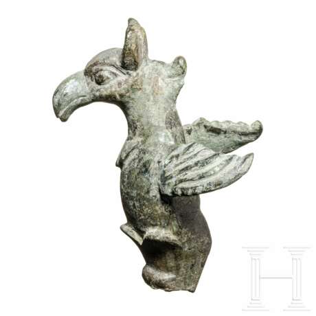 Bronzeplastik eines Greifs, römisch, 2. - 3. Jhdt. - Foto 1