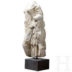 Klassizistische Marmorstatue nach dem hochklassischen Vorbild der Aphrodite der Gärten, um 1800 - frühes 19. Jhdt.
