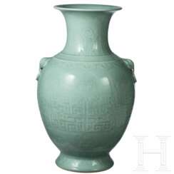 Große Seladon-Vase, China, wohl 19. Jhdt.