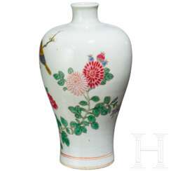 Famille-rose-Meiping-Vase mit Vogel und Blüten, China, wohl Yongzheng-Periode