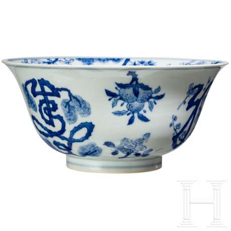 Blau-weiße Schale mit dem Symbol für Langlebigkeit "Shou", China, wohl Kangxi-Periode - Foto 1