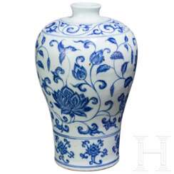 Blau-weiße Meiping-Vase im Ming-Stil, China, wahrscheinlich 19./20. Jhdt.