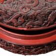 Rotlackdose "Neun Drachen", China, Qing-Dynastie, 19. Jhdt. - Auktionsarchiv
