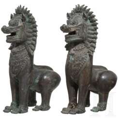 Ein Paar Tempellöwen aus Bronze, Burma, 19. Jhdt.