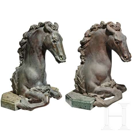 Ein Paar Hippocampi aus Bronze, Italien, 19. Jhdt. - фото 1