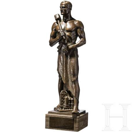 Großer Bronze-Schmied, wohl Hans Retzbach (1887 - 1976), datiert 1948, Geschenk an Heinrich Köhler (Württemberg-Baden) - фото 1